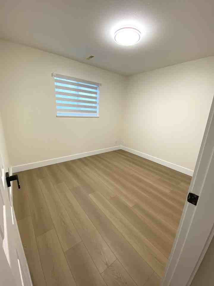 1528 Manning Avenue - Photo 3 of 9