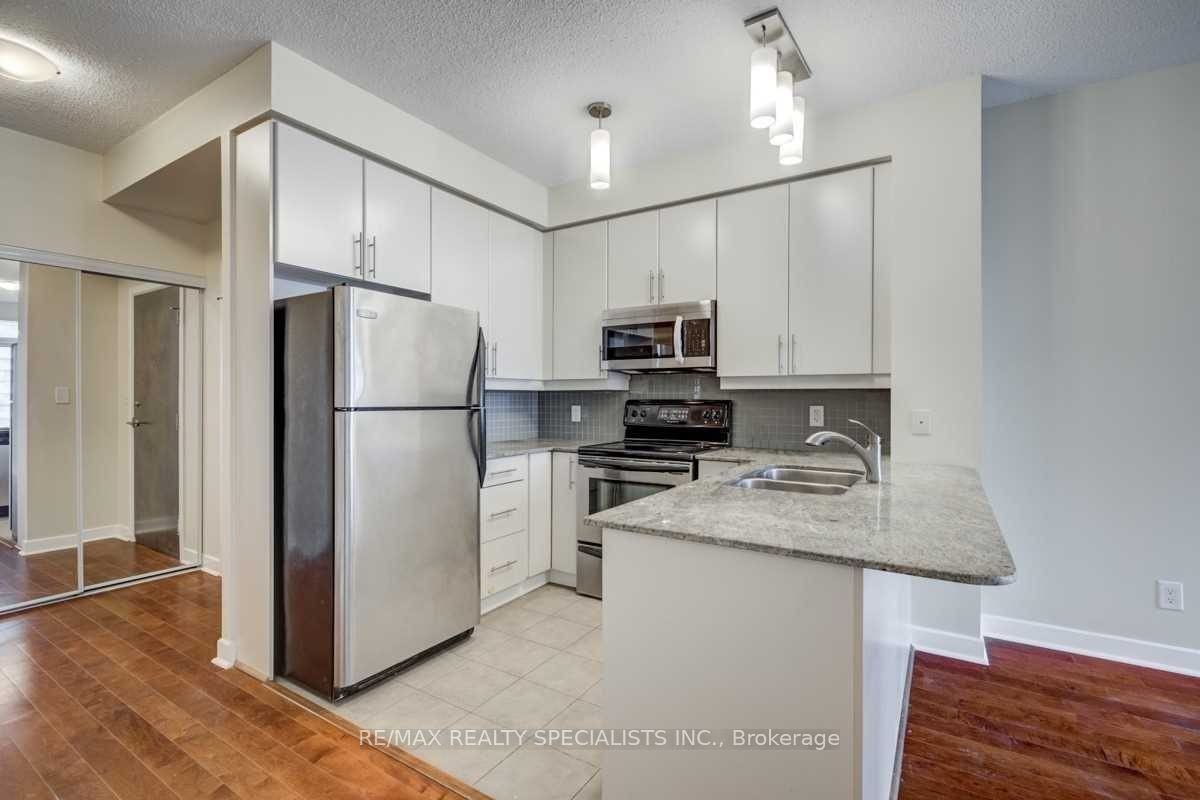 18 Harbour Street #2111 - Photo 3 of 19