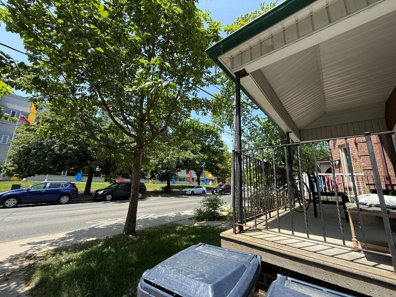 Lower- 367 Lansdowne Avenue - Photo 3 of 23