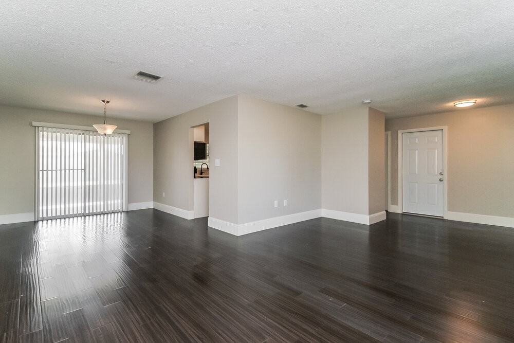 5306 Royal Oak Dr - Photo 3 of 16