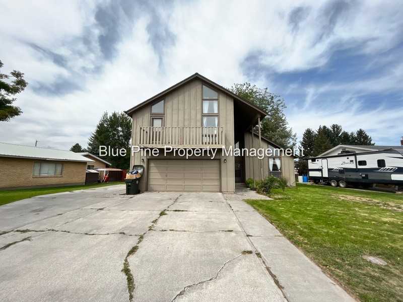 1190 York Dr - Photo 3 of 33