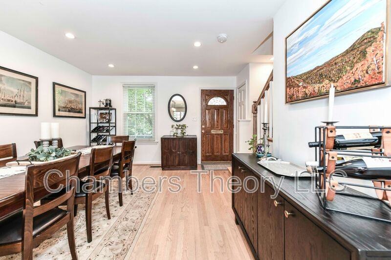 911 S Columbus St - Photo 3 of 50