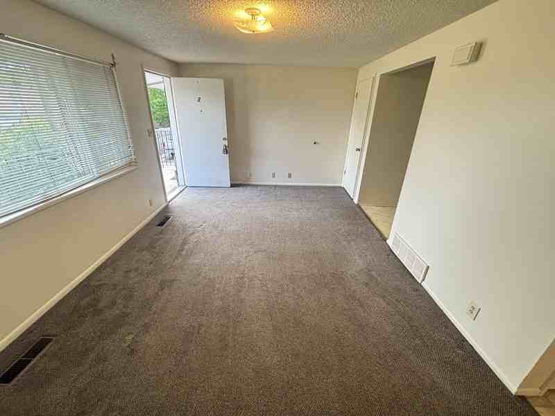 258 Northwest Street - Photo 5 of 26