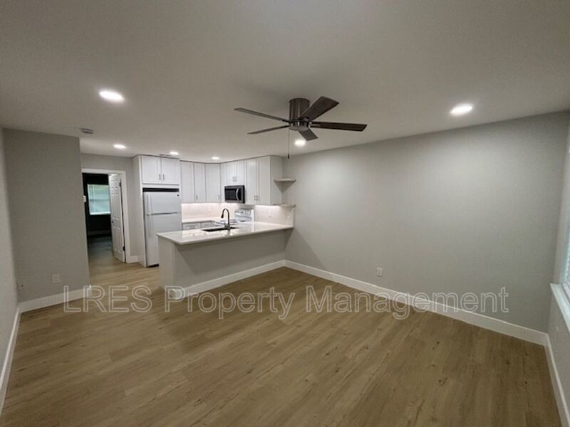 1031 Columbia Ave #C - Photo 2 of 16