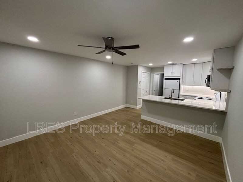 1031 Columbia Ave #C - Photo 3 of 16