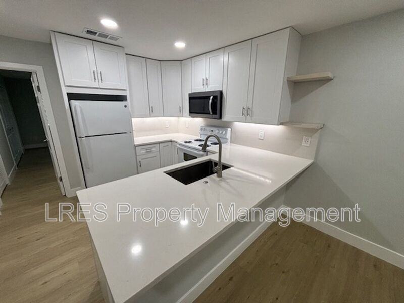 1031 Columbia Ave #C - Photo 5 of 16