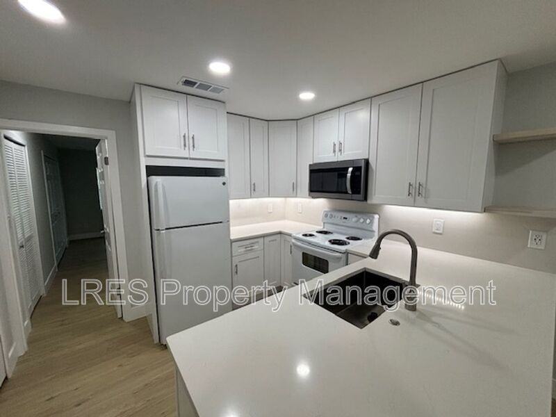1031 Columbia Ave #C - Photo 7 of 16
