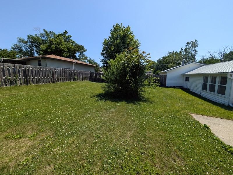 905 E 8th St S - Photo 2 of 14