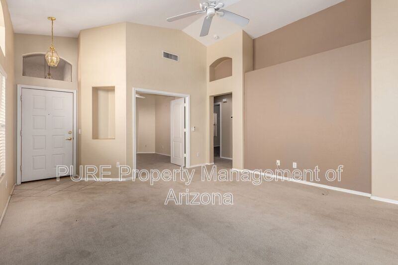 10652 W Coronado Rd - Photo 3 of 17