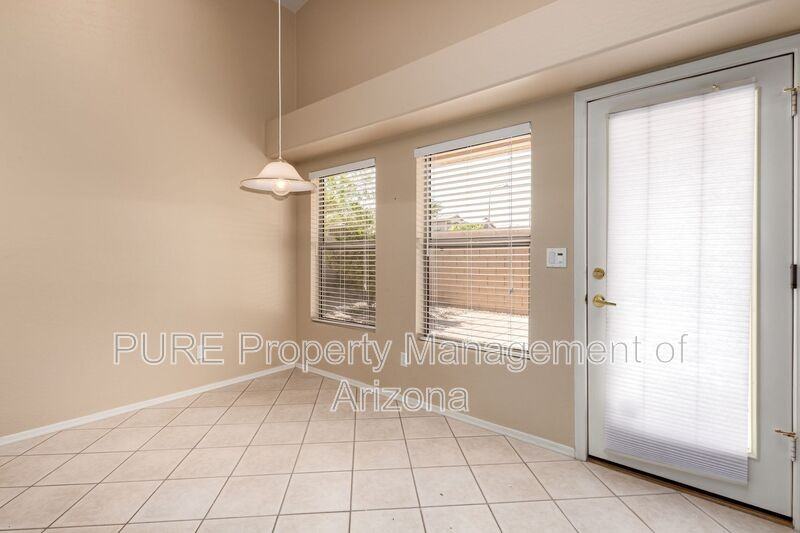 10652 W Coronado Rd - Photo 5 of 17