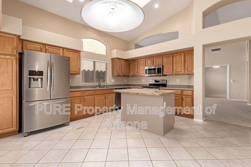 10652 W Coronado Rd - Photo 6 of 17