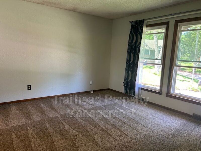 17005 E 7th Terrace Ct N - Photo 3 of 22