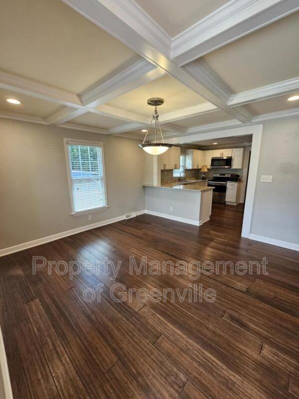 2215 E Lee Rd - Photo 2 of 17