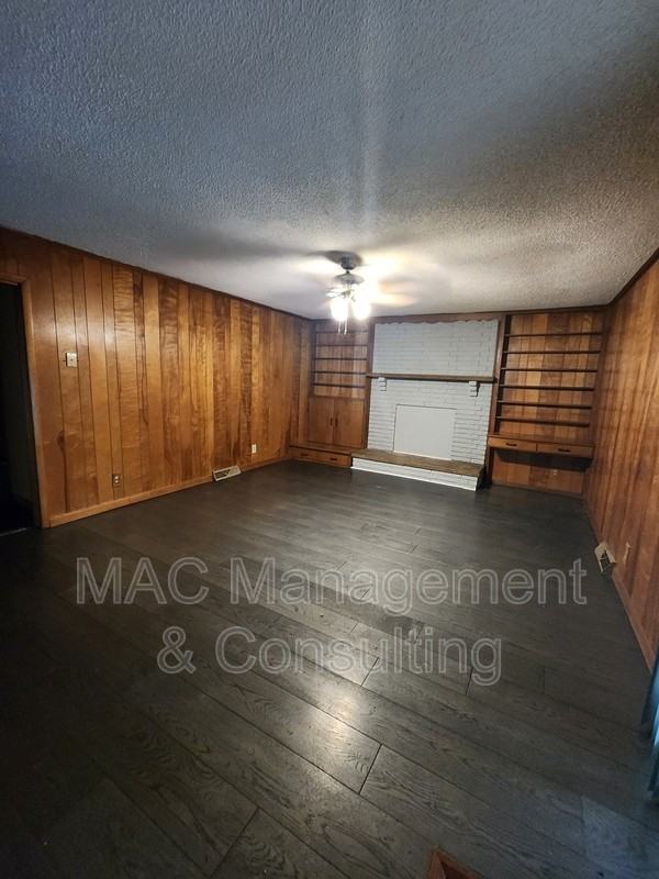 565 Dixon Springs Hwy - Photo 2 of 11