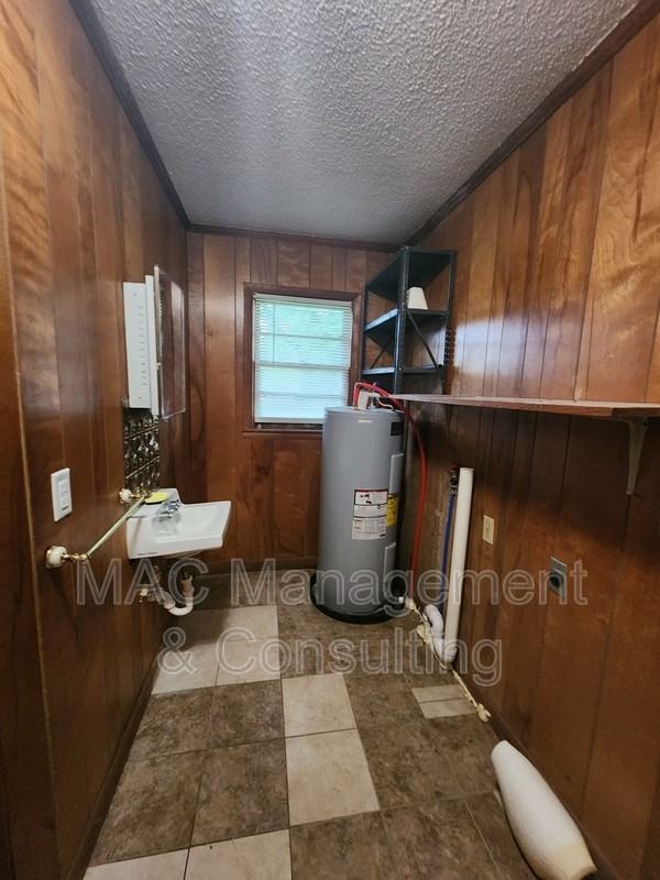 565 Dixon Springs Hwy - Photo 3 of 11