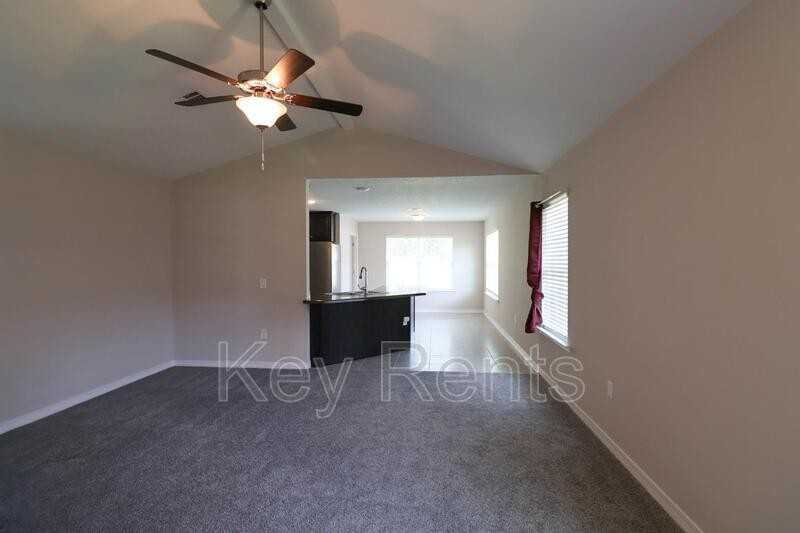 1285 Mills Ave - Photo 2 of 19