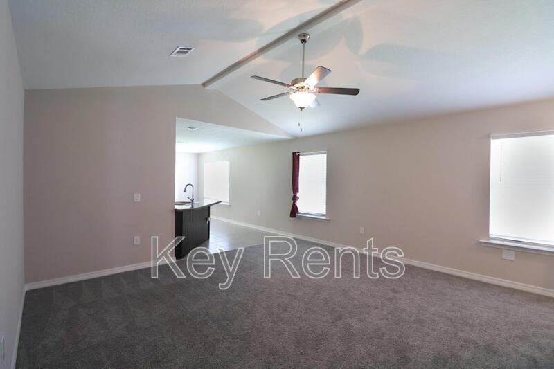1285 Mills Ave - Photo 3 of 19