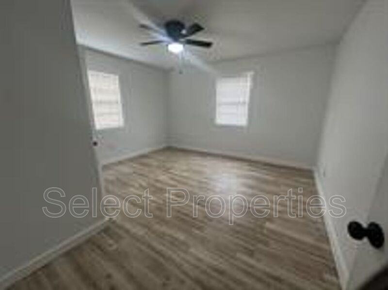 1802 Henry St - Photo 3 of 7