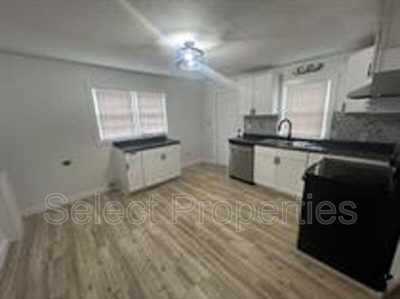 1802 Henry St - Photo 6 of 7