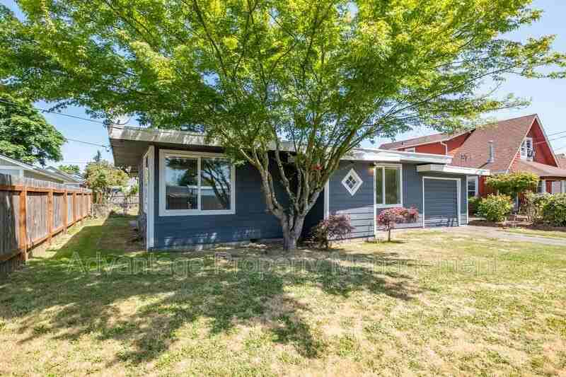 1915 5th Ave Se - Photo 2 of 35