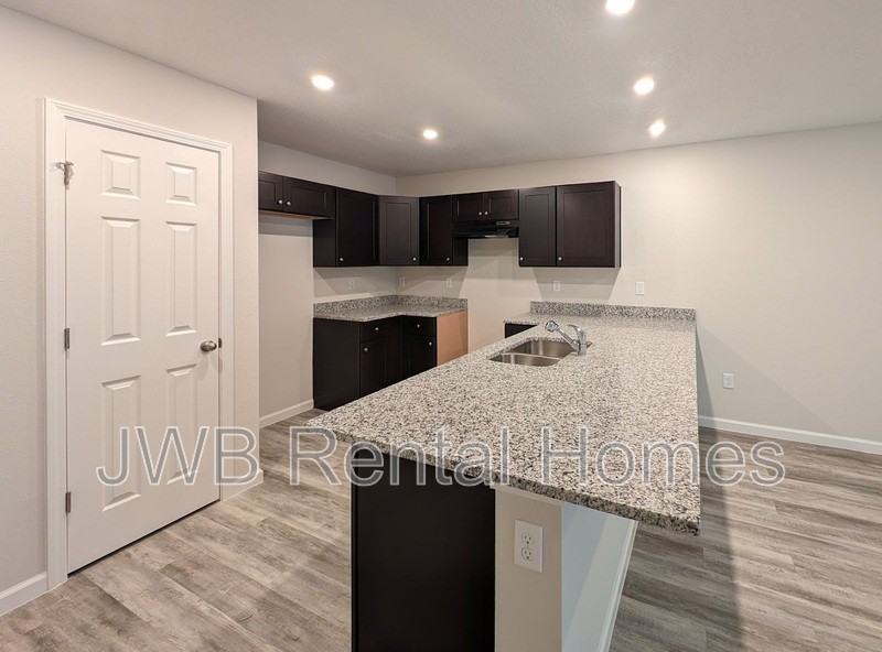 9838 Morgan Marsh Ct - Photo 3 of 8