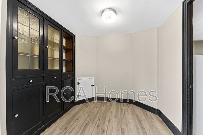 37 W Saint Clair St - Photo 6 of 9