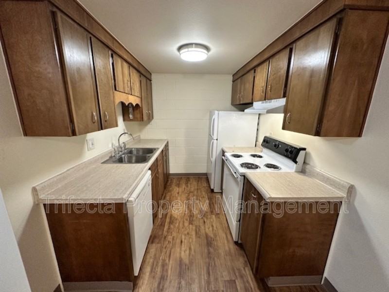 1100 Hays St - Photo 6 of 12