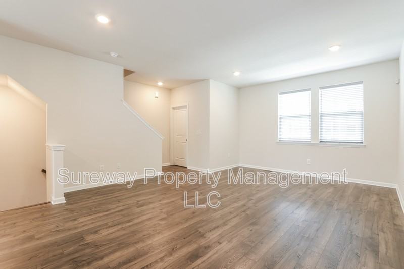 4 Naples Ln - Photo 5 of 20