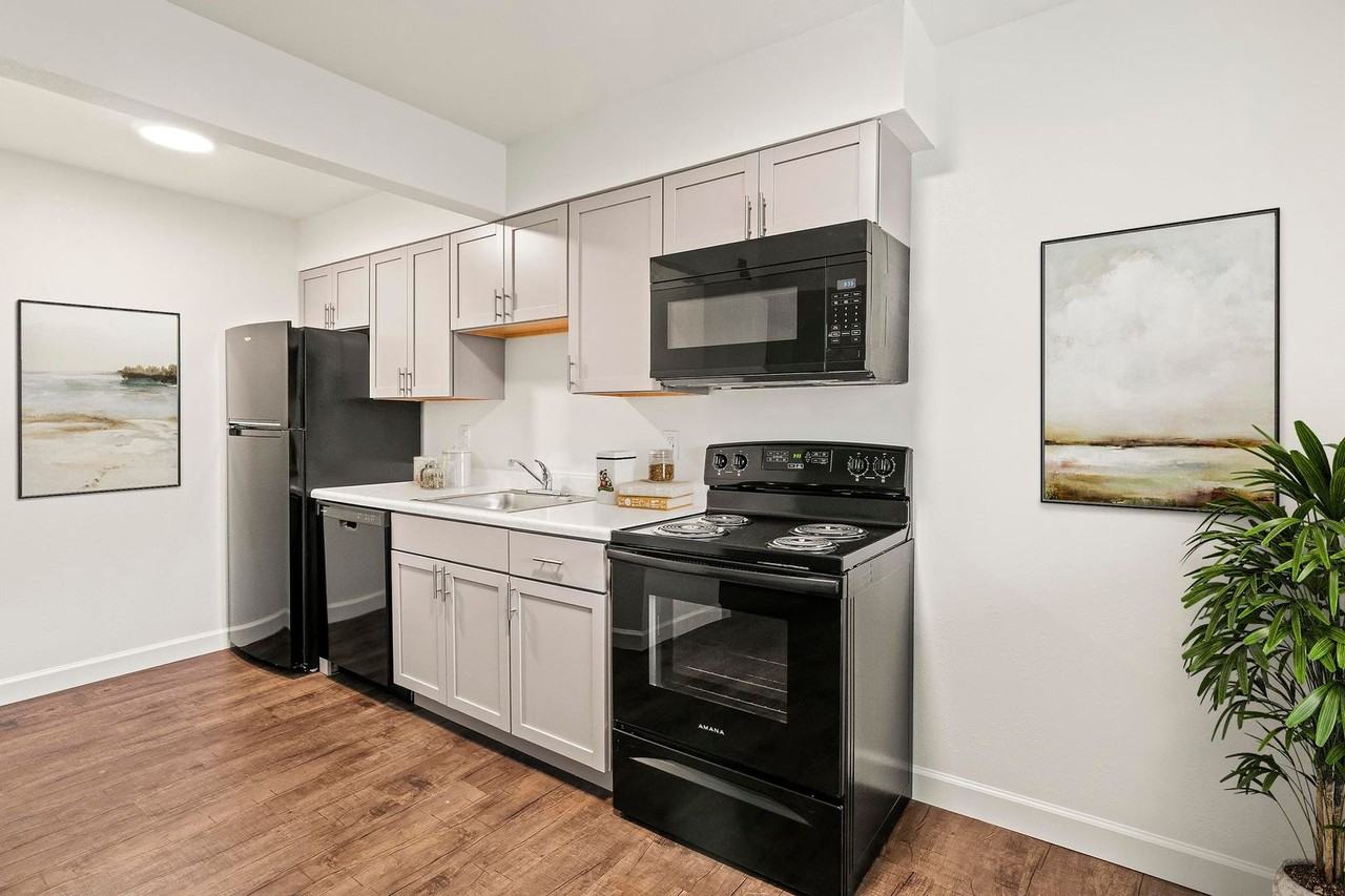 Metro Apartments at Collinsville North - Photo 6 of 50