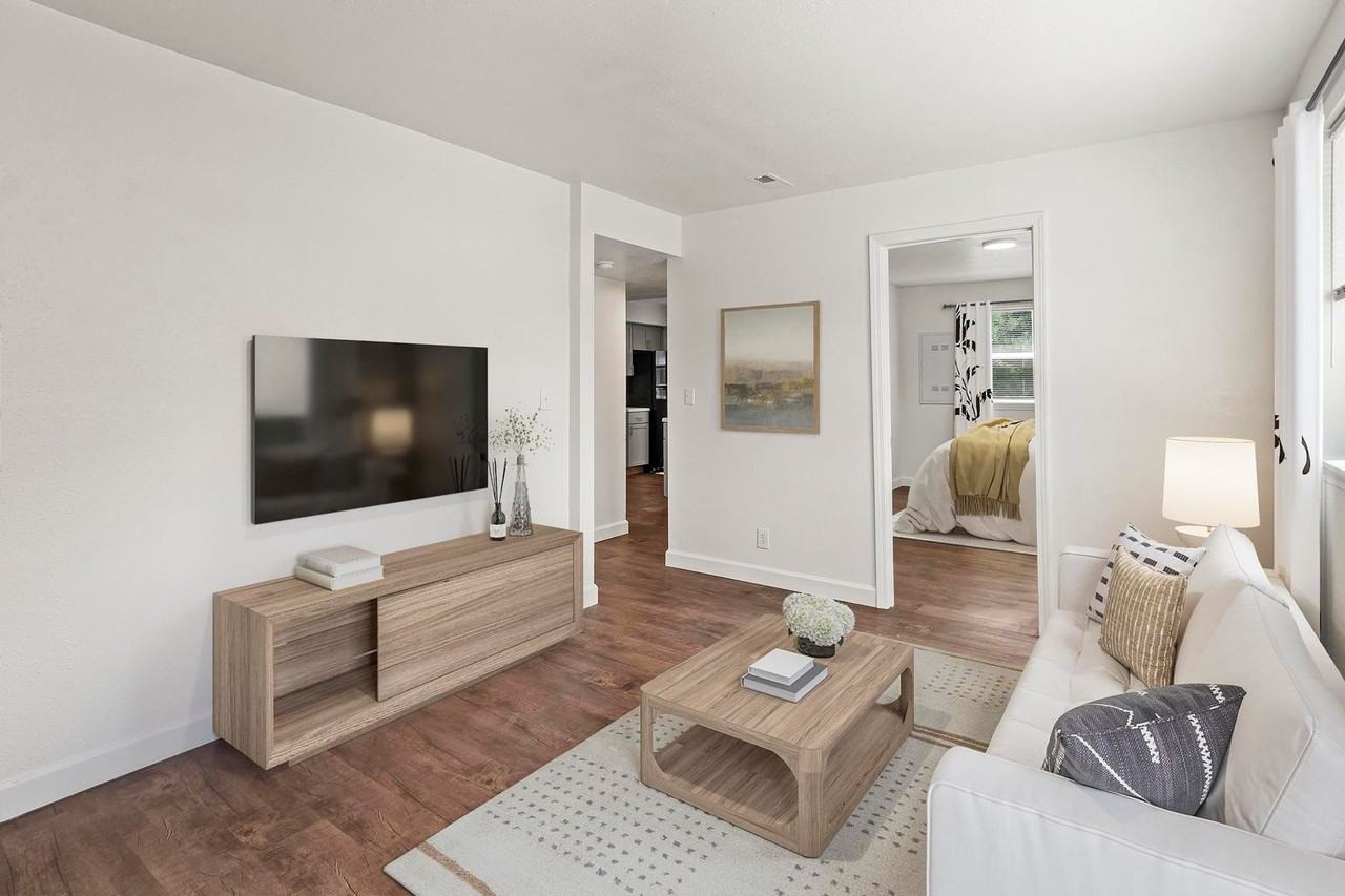 Metro Apartments at Collinsville North - Photo 3 of 50