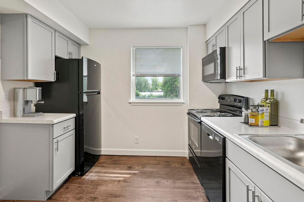 Metro Apartments at Collinsville North - Photo 7 of 50