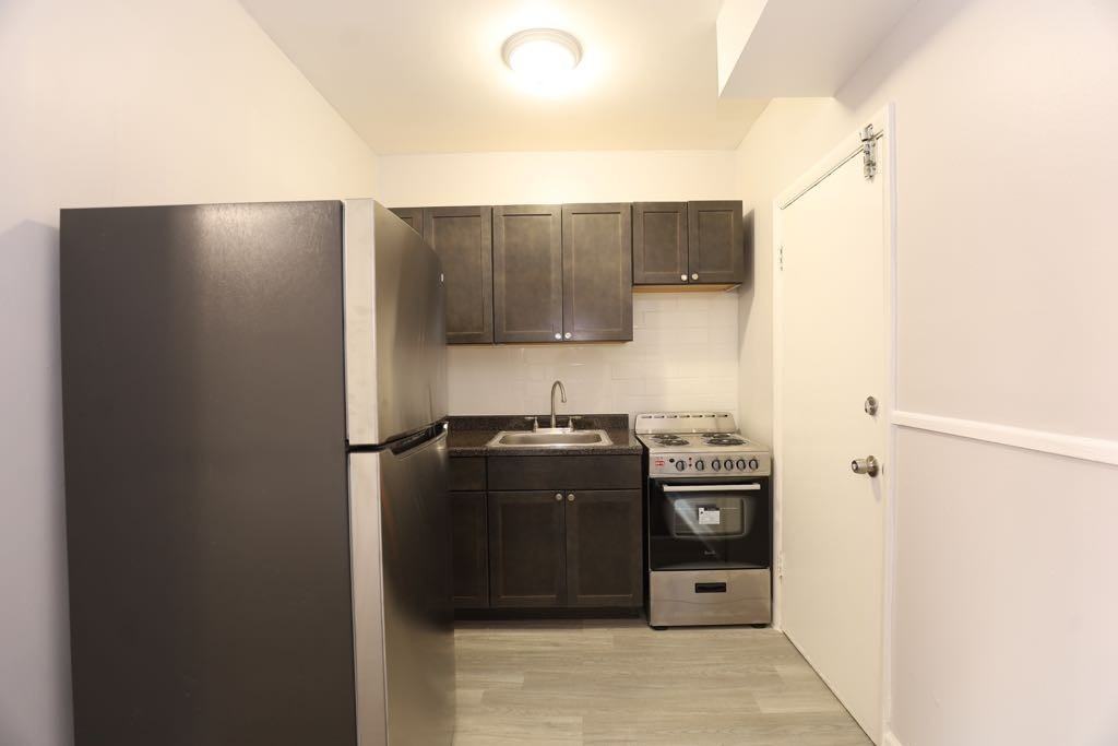 4511 N Malden St #2B - Photo 3 of 20