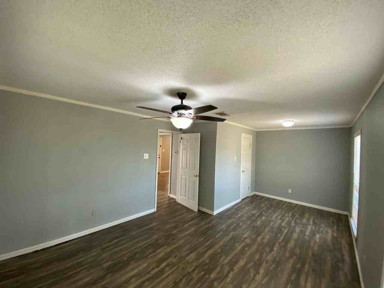 2008 Walnut St - Photo 5 of 12