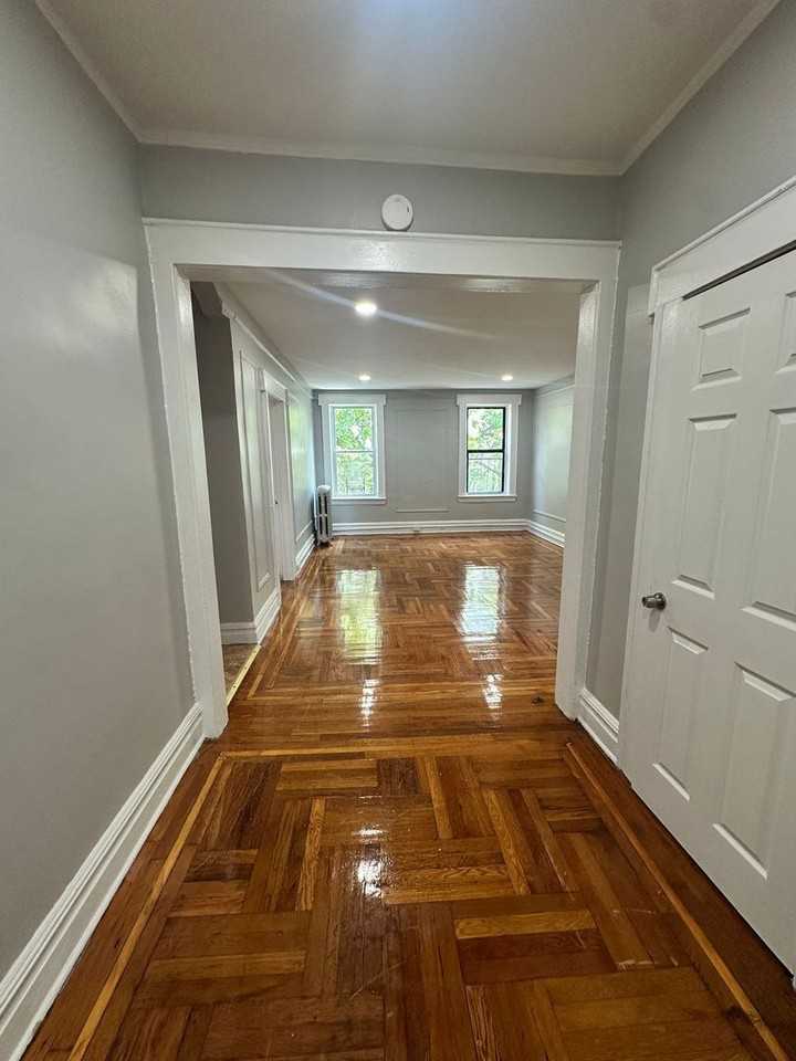 The Eagle - Photo 7 of 9