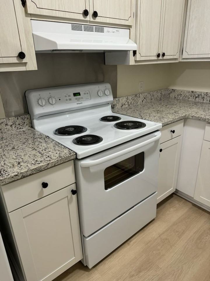 318 Rainbow Dr Apt D - Photo 2 of 3
