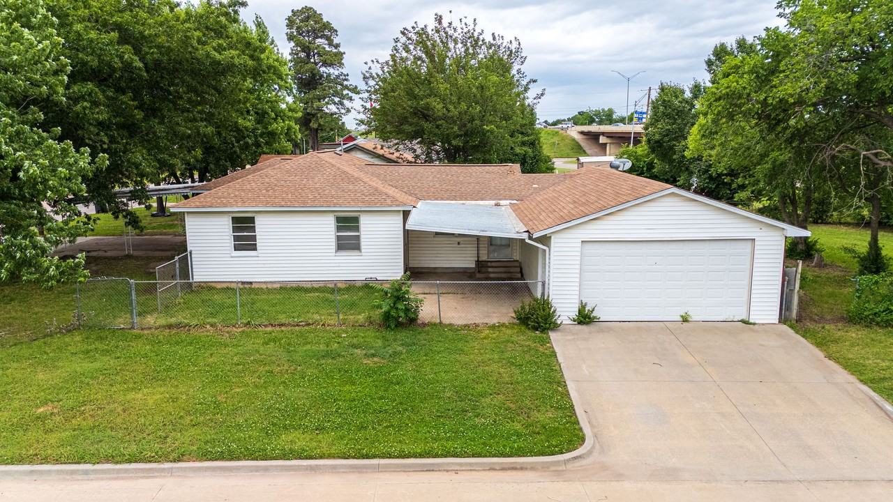 118 S Classen Ave - Photo 4 of 24