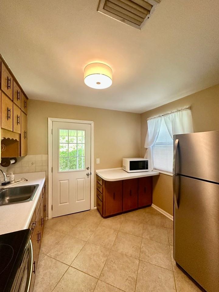 262 Beachview Dr Ne - Photo 3 of 12