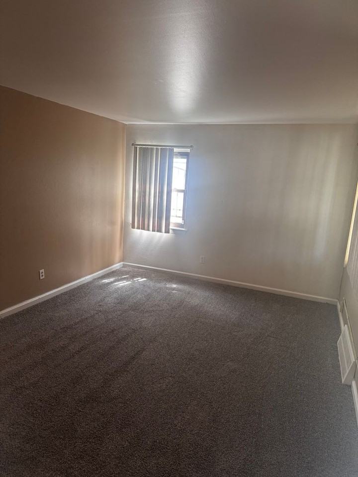19203 Nitra Ave - Photo 4 of 10