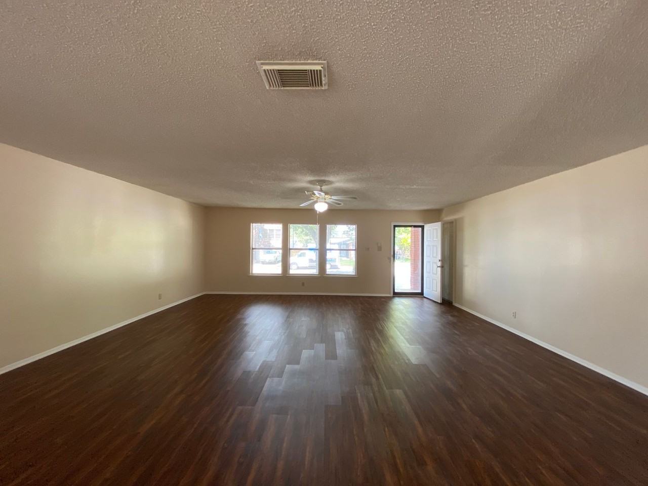 4514 Stradford Pl - Photo 4 of 33