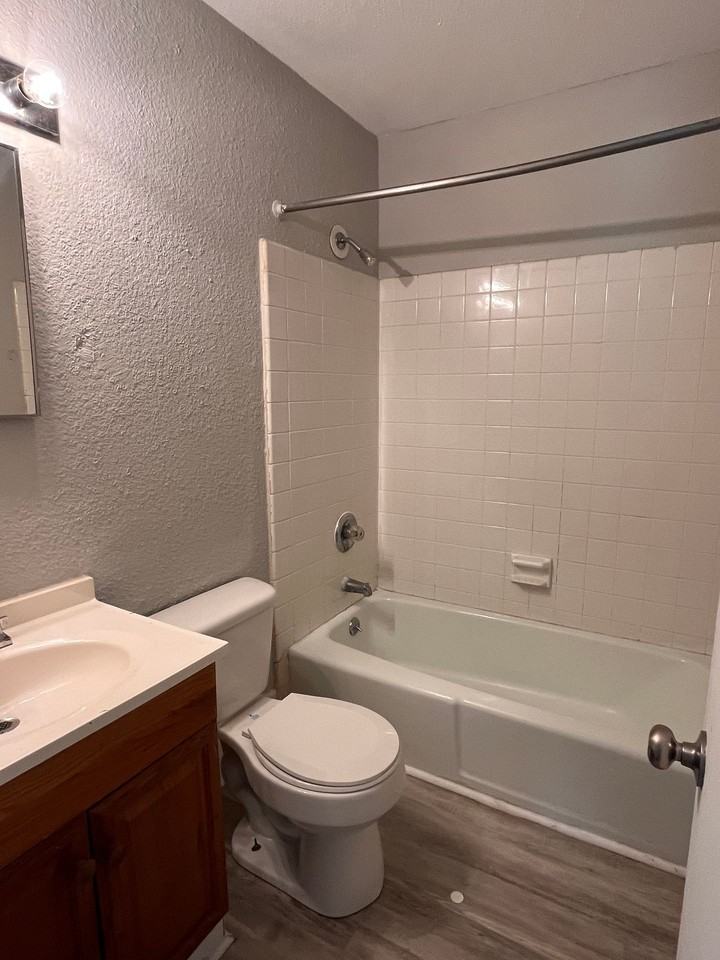 Twin Oaks Apartments - Photo 6 of 18