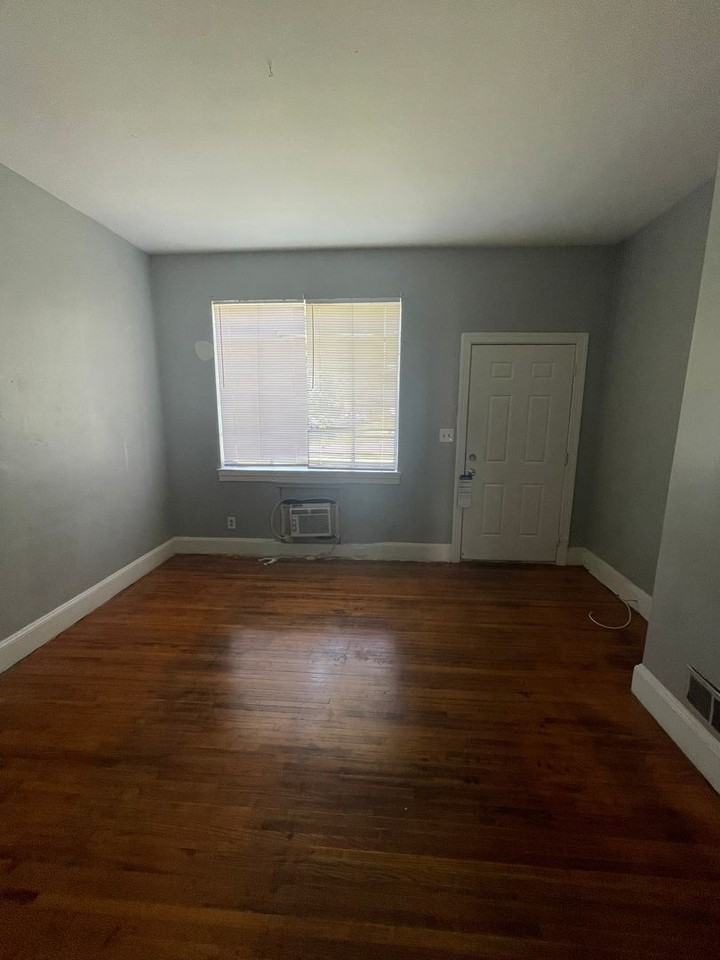 2715 Watson Dr - Photo 3 of 10
