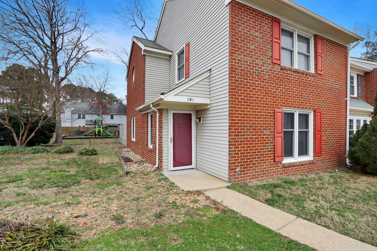 101 Kingsbridge Ln - Photo 2 of 22