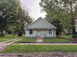 featured image of 834 N Sycamore St