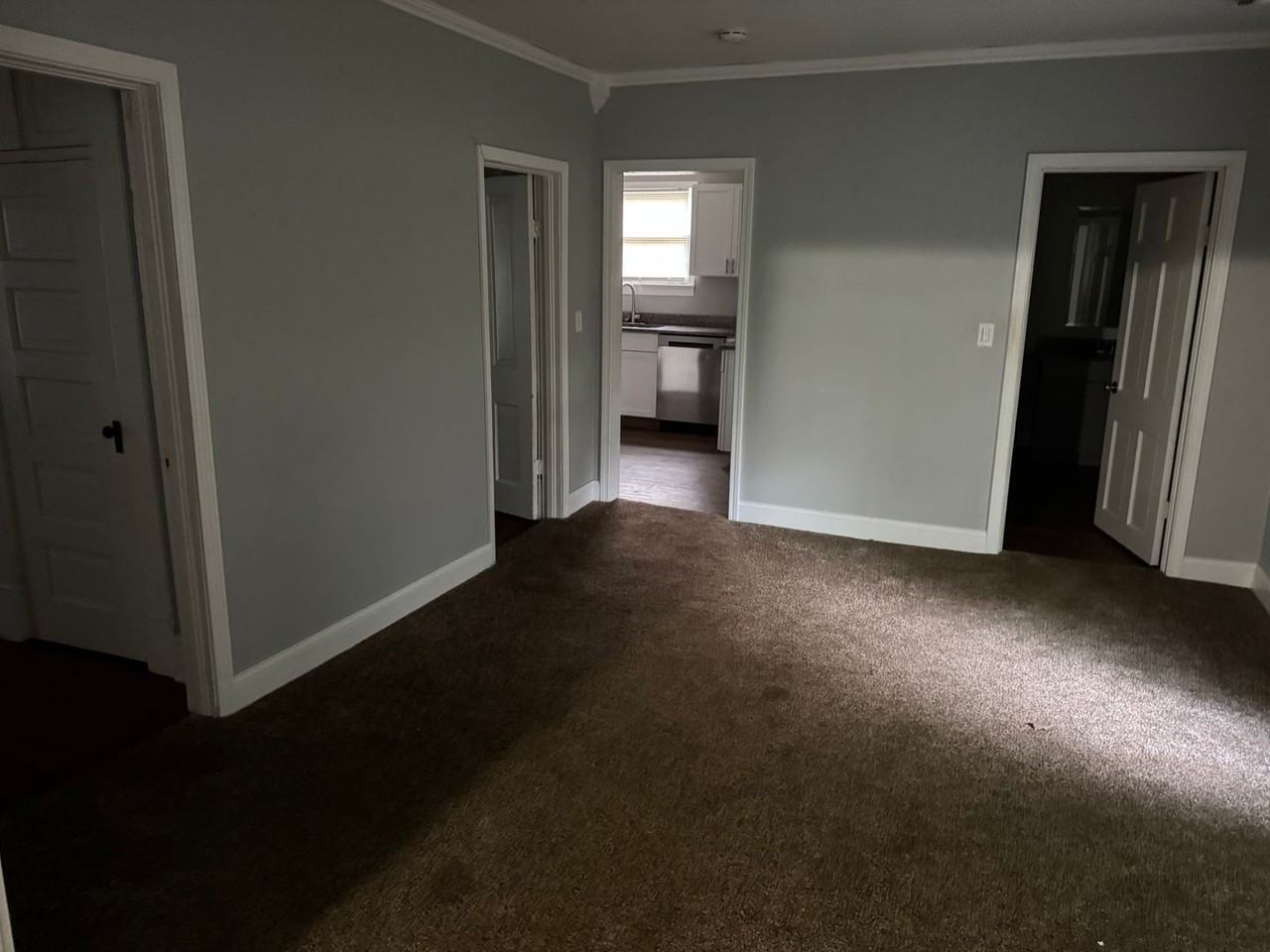 834 N Sycamore St - Photo 5 of 13