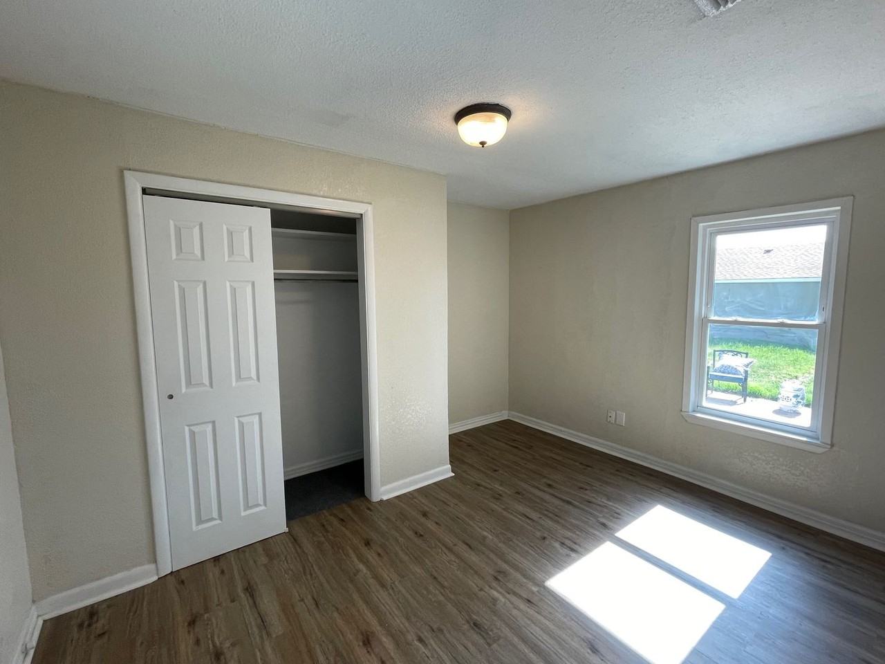 4001 S Hughes St - Photo 5 of 9