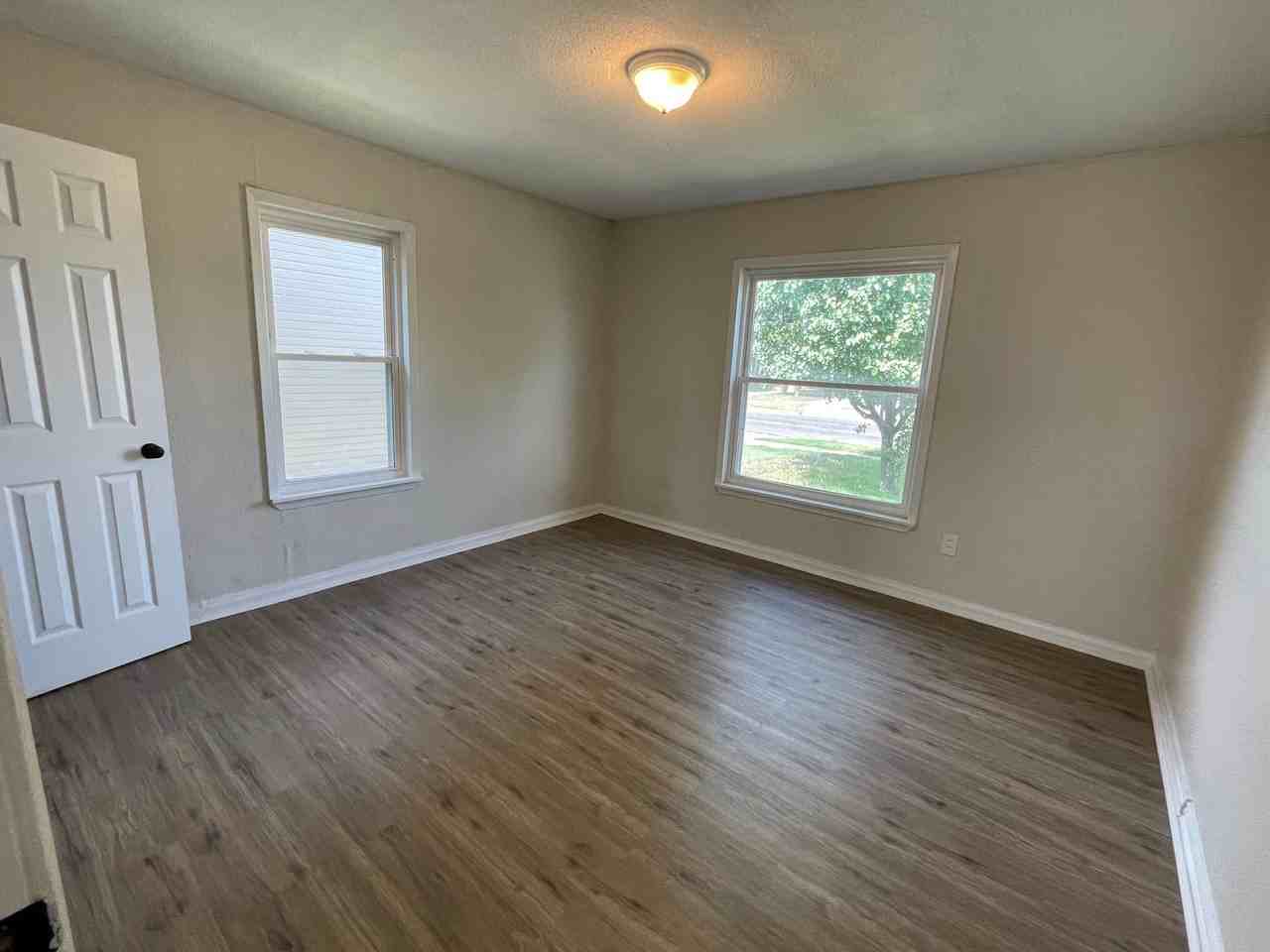 4001 S Hughes St - Photo 6 of 9