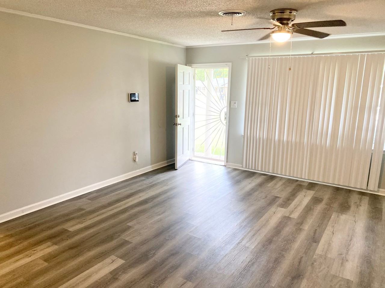 1910 Preston Dr - Photo 2 of 20