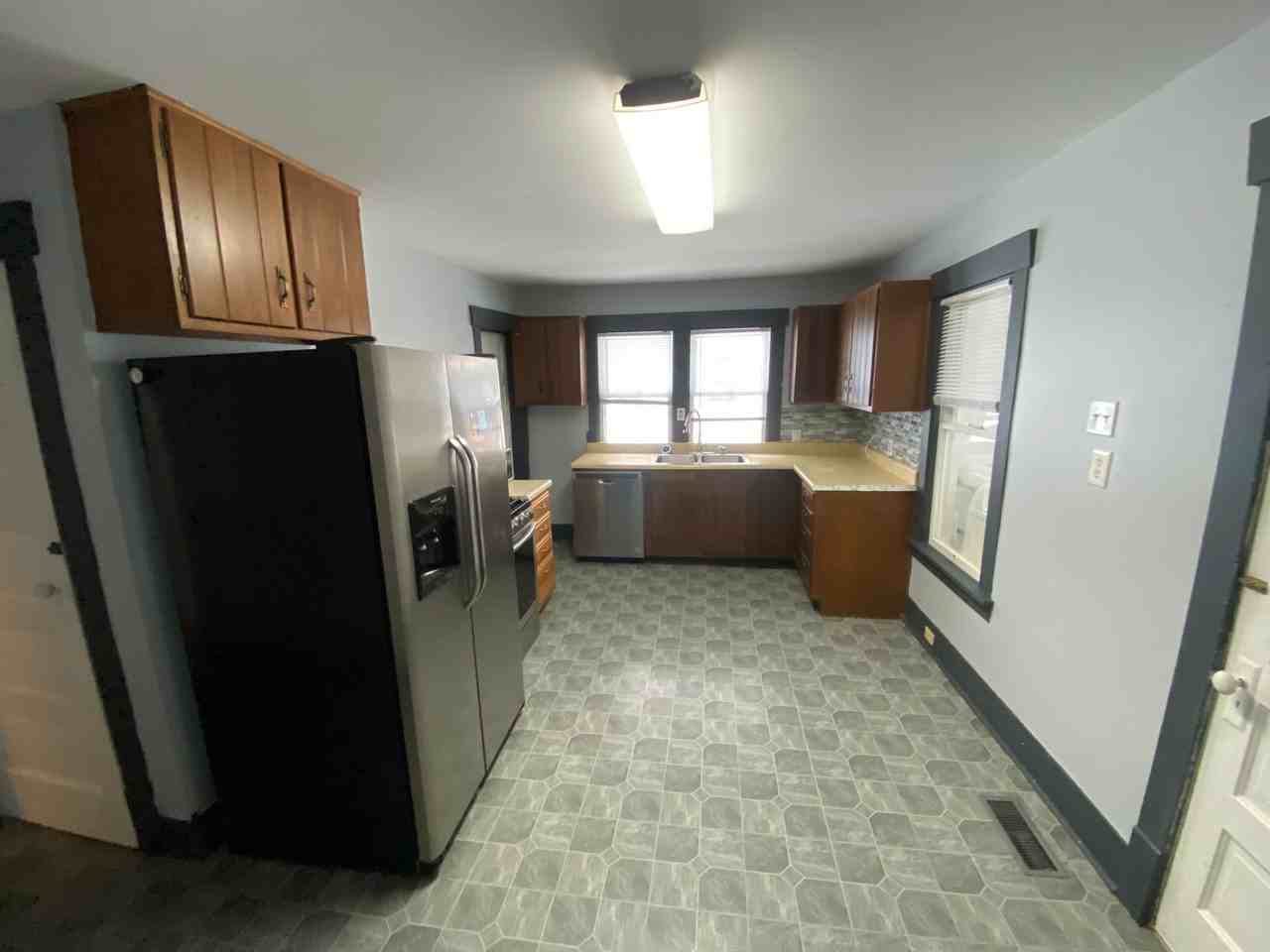 1427 S Washington St - Photo 2 of 21