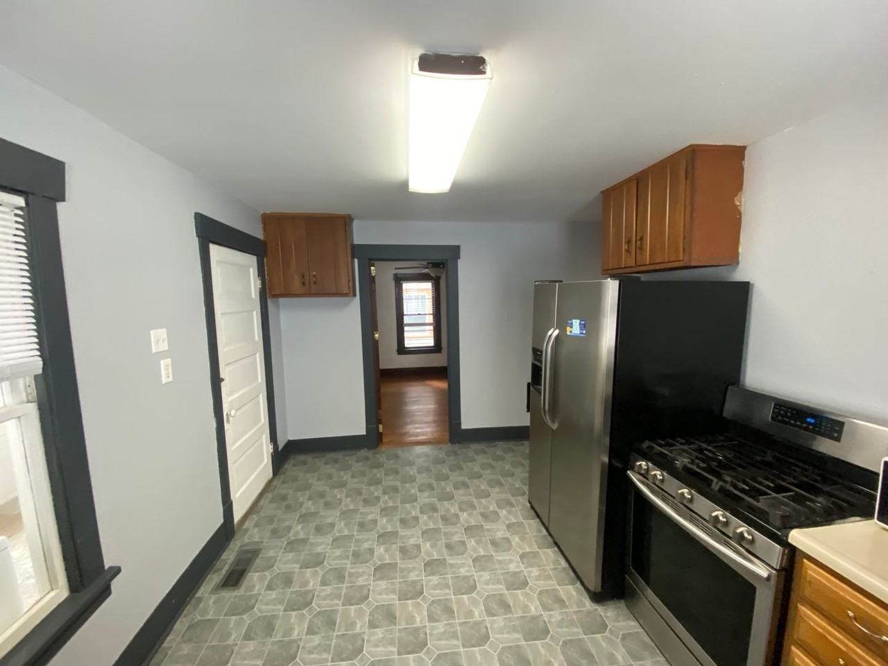 1427 S Washington St - Photo 3 of 21