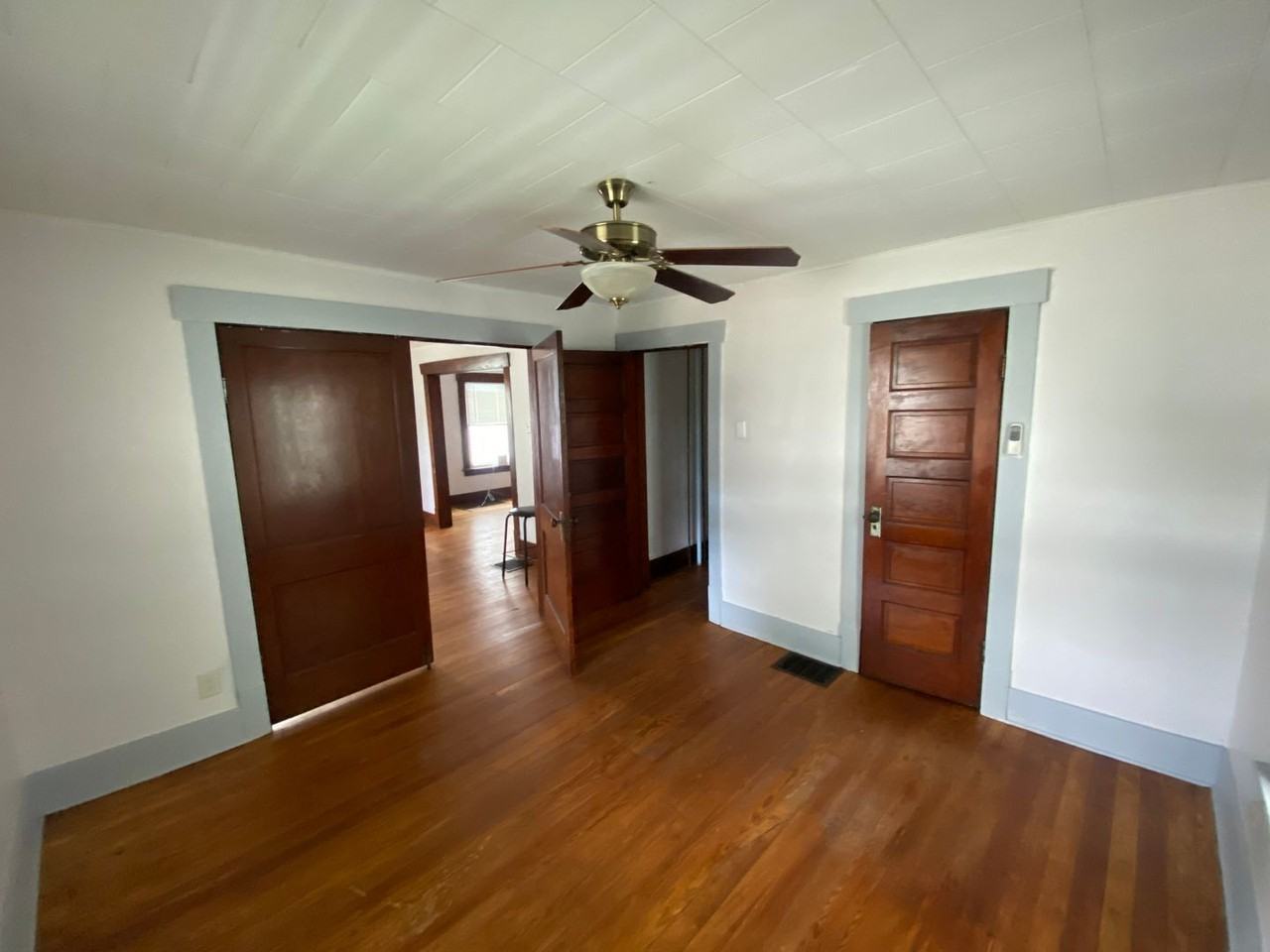 1427 S Washington St - Photo 7 of 21